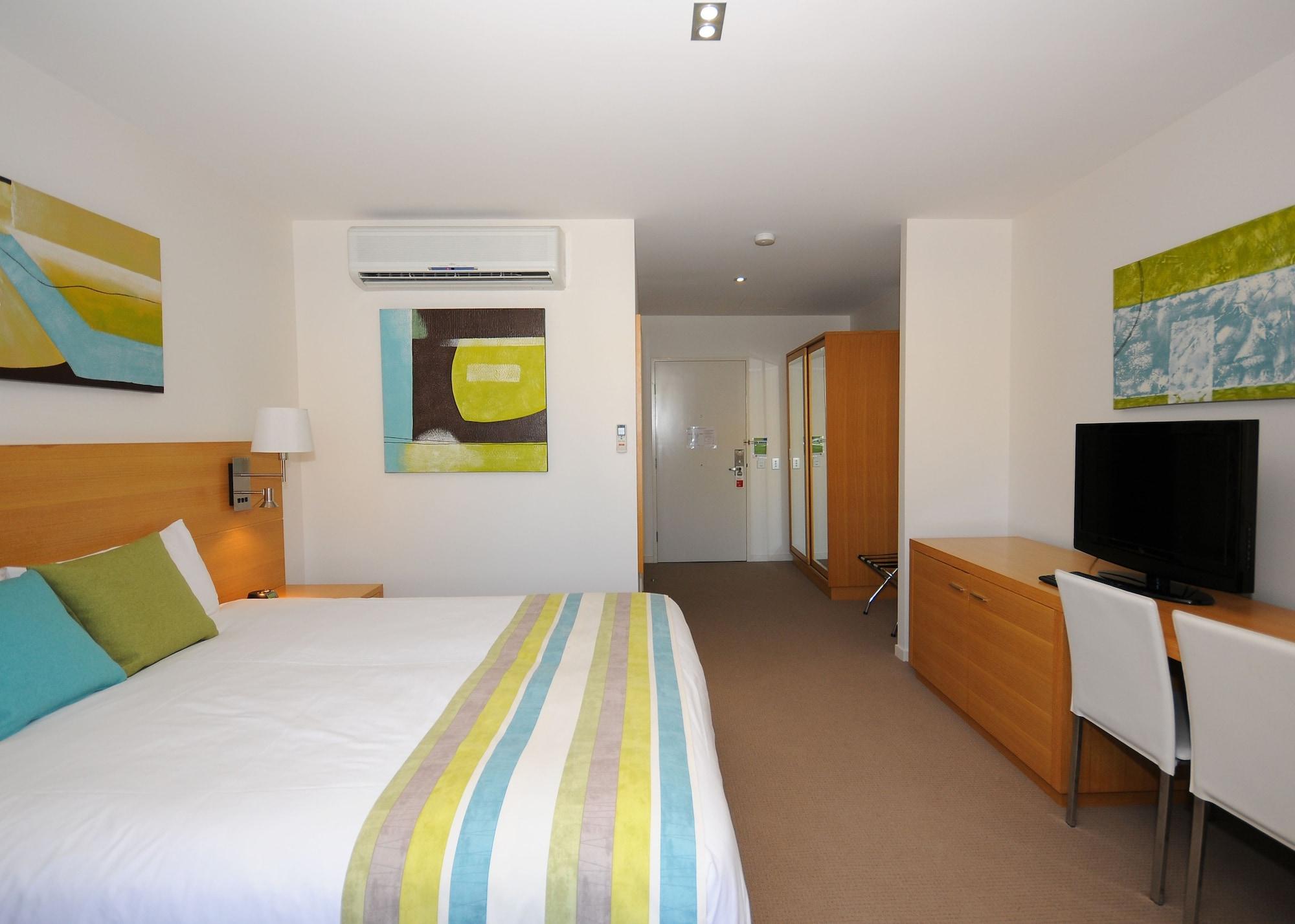 فندق رمادا هيرفي باي خليج هيرفي الغرفة الصورة A typical bedroom at the University of Bath