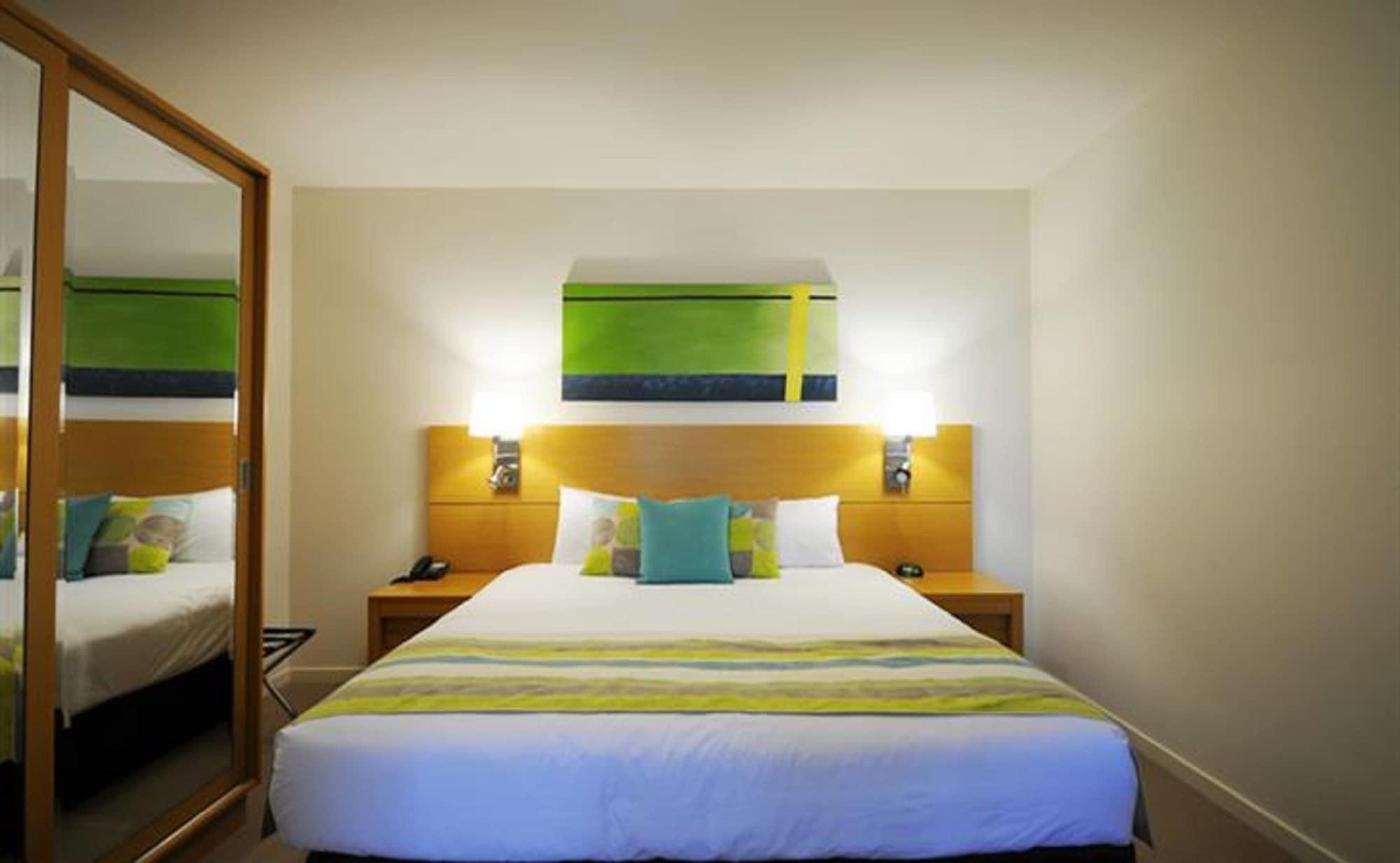 فندق رمادا هيرفي باي خليج هيرفي المظهر الخارجي الصورة A bedroom at the hotel