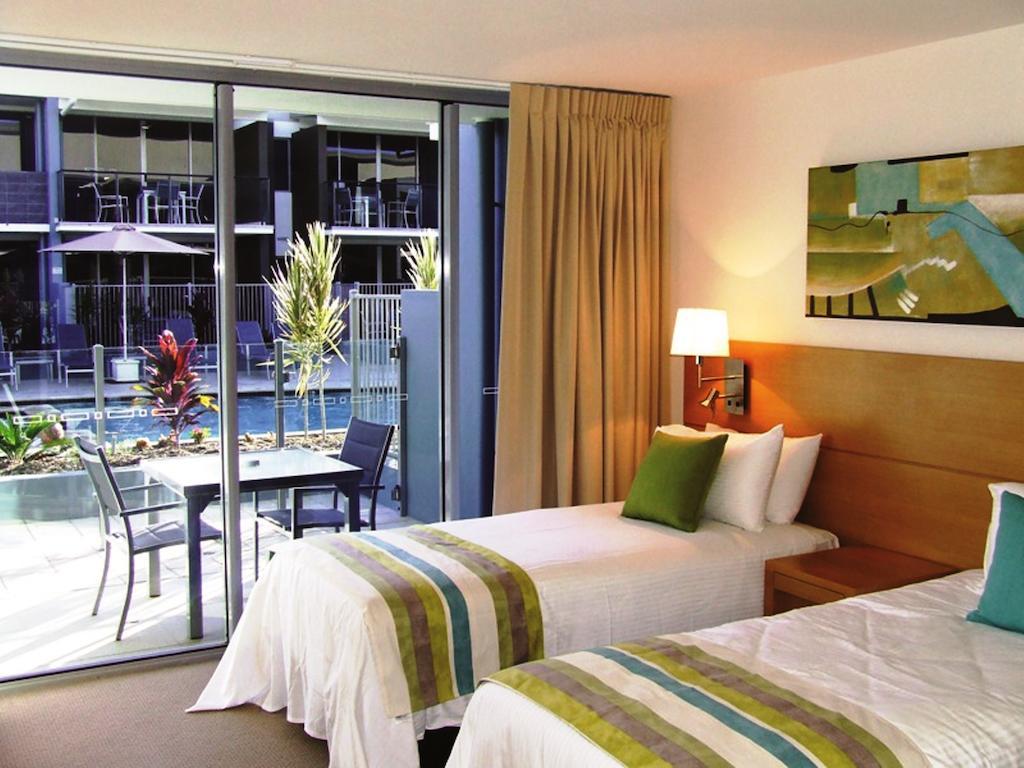 فندق رمادا هيرفي باي خليج هيرفي المظهر الخارجي الصورة A room at the Mantra Crown Towers