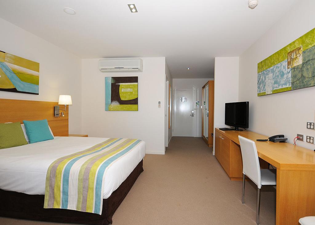 فندق رمادا هيرفي باي خليج هيرفي المظهر الخارجي الصورة A typical hotel room